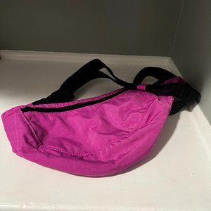 BAGGU Crossbody Bag in Vibrant Pink and Black